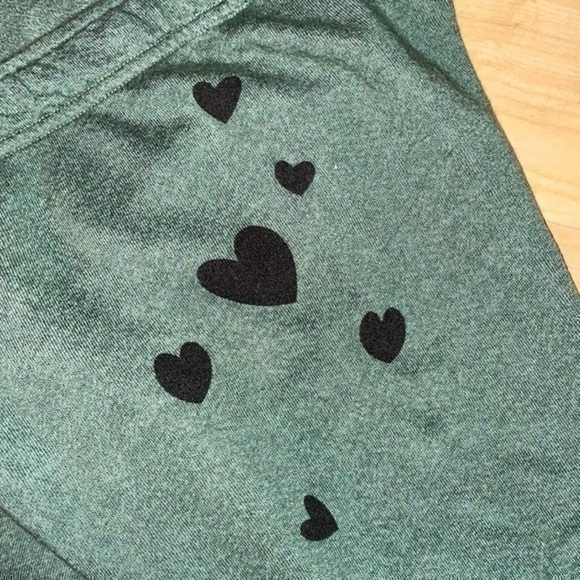 NWT Monrow Jogger Sweatpants Green black cluster Hearts M not yet preloved - Picture 8 of 12